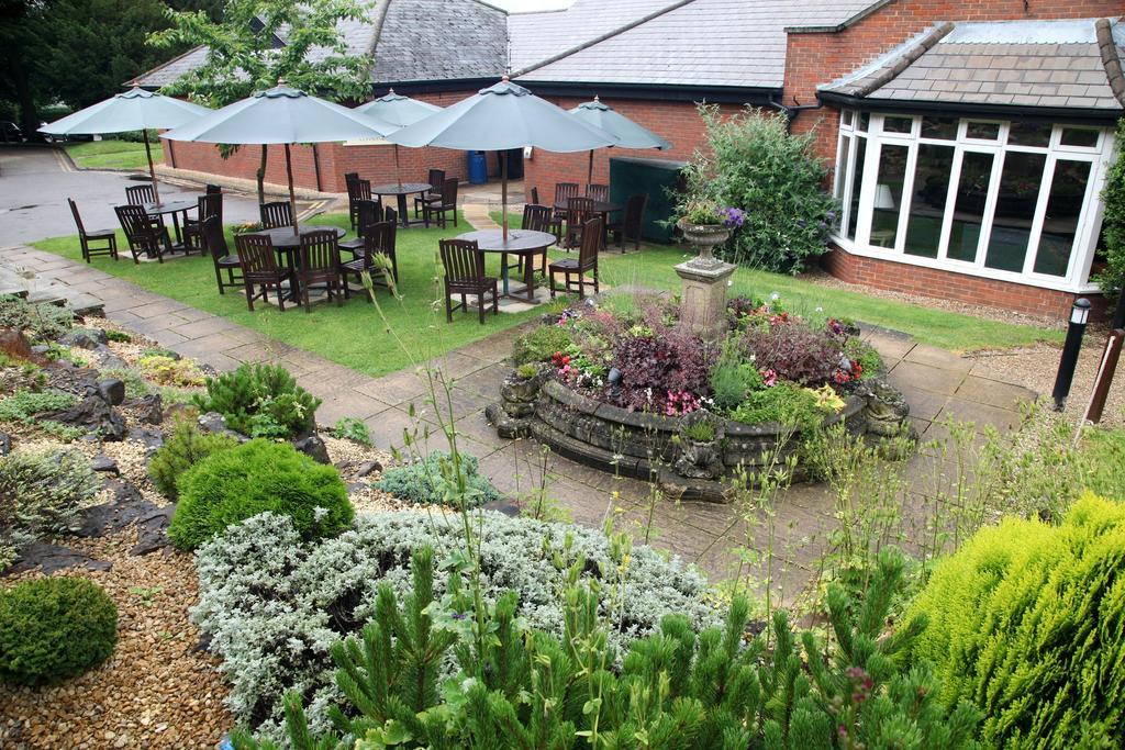 Hogs Back Hotel & Spa Nr Farnham Farnham  Exterior photo