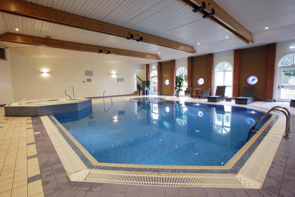 Hogs Back Hotel & Spa Nr Farnham Farnham  Exterior photo