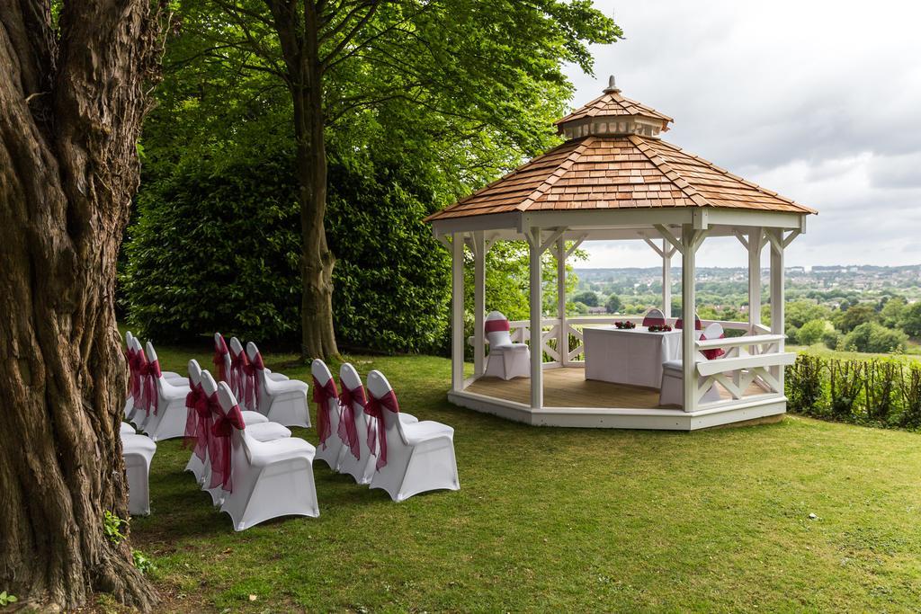 Hogs Back Hotel & Spa Nr Farnham Farnham  Exterior photo