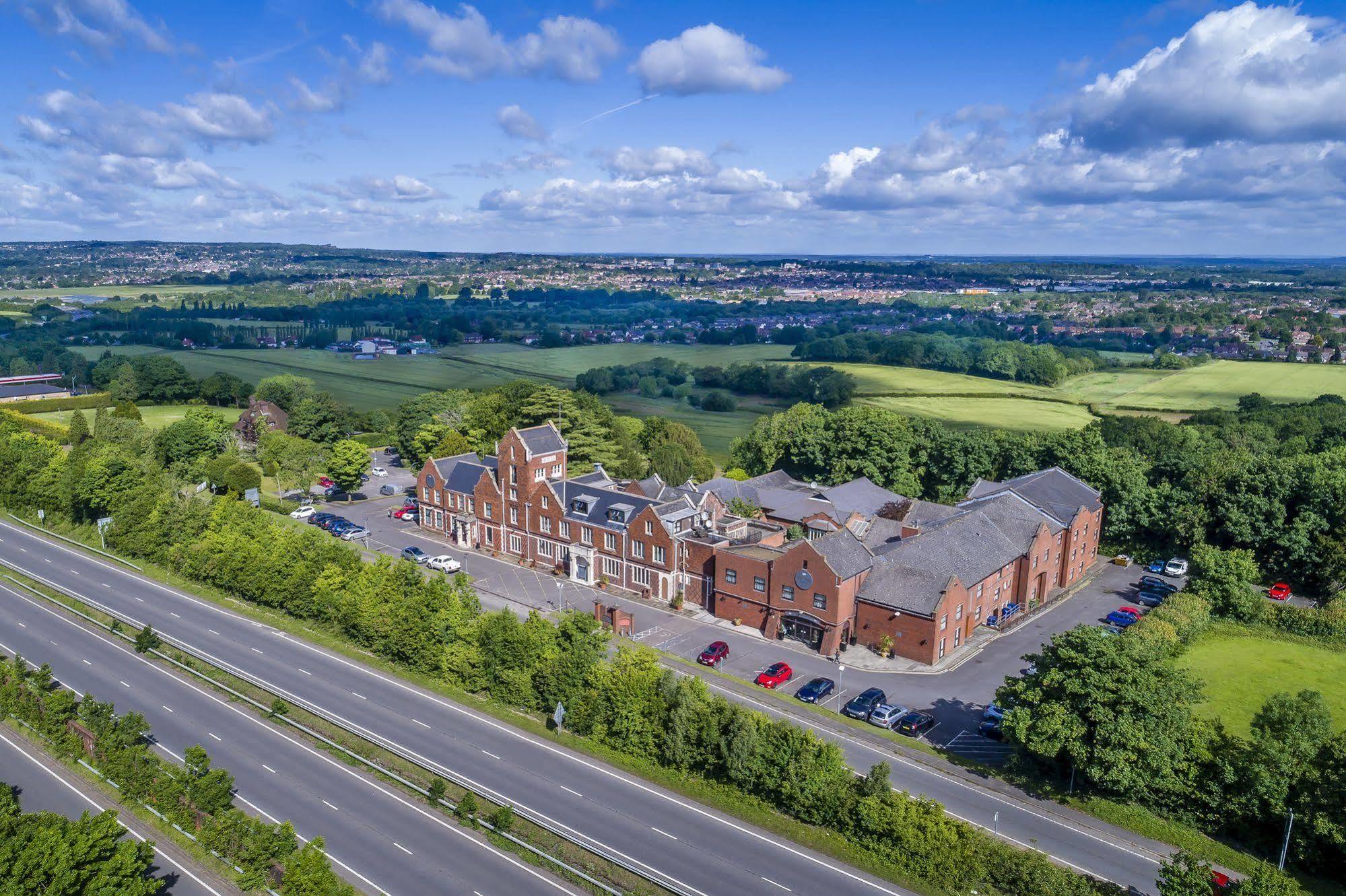 Hogs Back Hotel & Spa Nr Farnham Farnham  Exterior photo